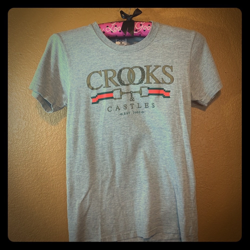 Crooks & Castle T-shirt. Size large